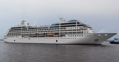 Temporada de Cruzeiros: Navio Insignia atraca no Porto de Manaus com mais de 980 turistas