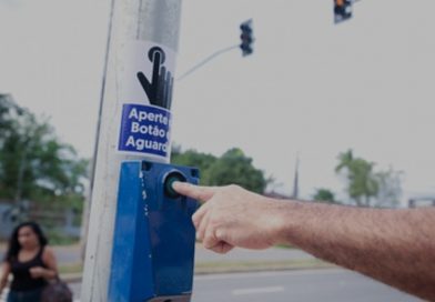 Prefeitura de Manaus ativa novo semáforo para pedestres na avenida do Turismo