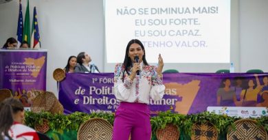 Mayra Dias participa de Fórum Municipal e reforça protagonismo feminino em Parintins