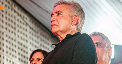A GRANDE FAMÍLIA HOMENAGEARÁ O DESEMBARGADOR FLÁVIO PASCARELLI NO CARNAVAL DE MANAUS
